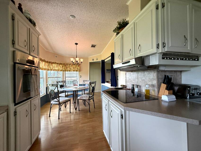 8111 Buena Vista Drive a Ellenton, FL Mobile or Manufactured Home for Sale